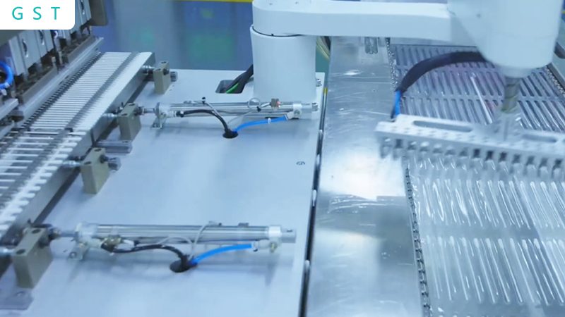 以下是一些实际应用案例，以帮助读者更好地理解0.1mm定位精度的适用性：